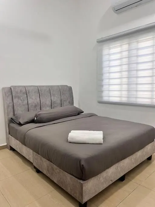 Melur House - Private Pool, Jacuzzi, Bbq, Netflix, Ps4 Villa Malacca 0*,  Maleisië